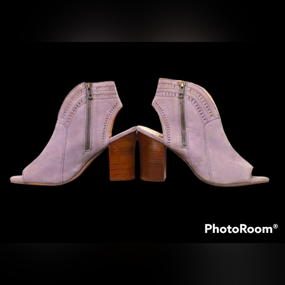 DIBA NEW Gray Suede Ankle Boots/Booties Peep Toe & Heel Size 9 - Picture 2 of 5